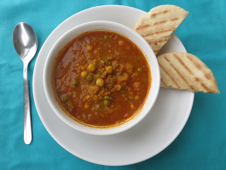 Vegan quick chickpea curry soup