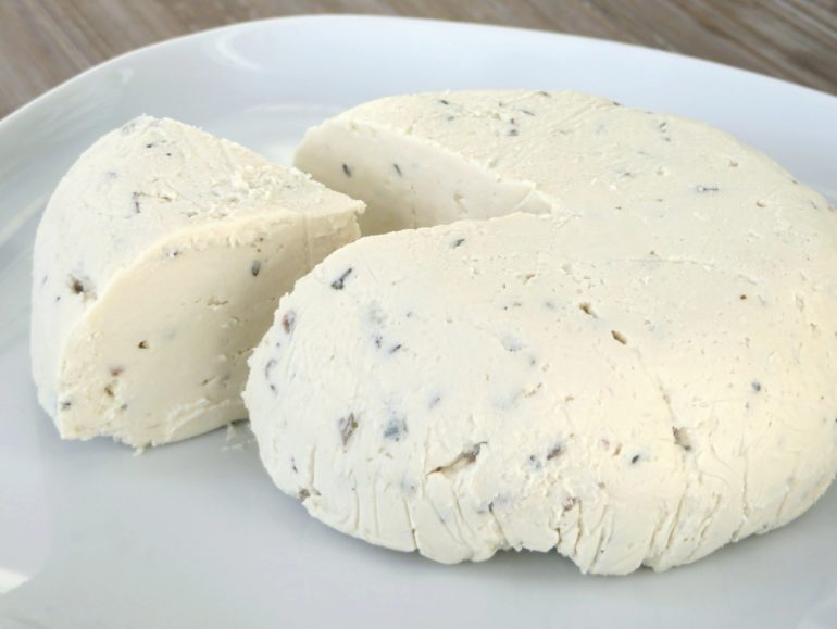 Vegan tofu herbed cream cheese
